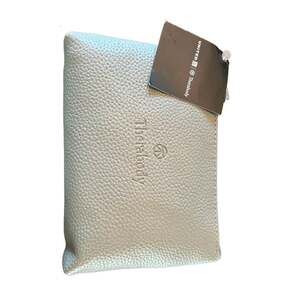 United Airlines Therabody 'Leather' Handbag Amenity Kit-NEW/Sealed